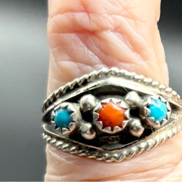 A Sterling Silver Navajo ring with Turquoise and Coral stones - Picture 4 of 5